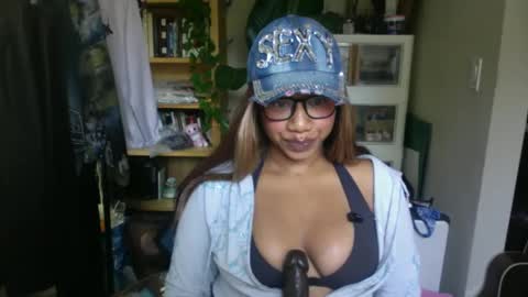 Snapshot of goddessdaisysky chatting on 5, 10, 2025 Goddess Daisy Sky online show from 5, 10, 2025