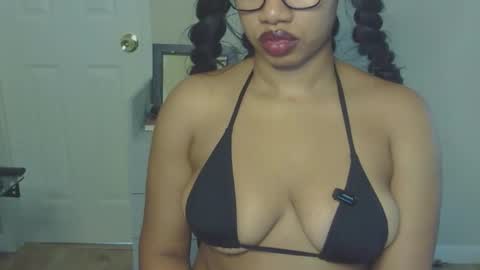 Snapshot of goddessdaisysky chatting on 16, 10, 2025 Goddess Daisy Sky online show from 16, 10, 2025