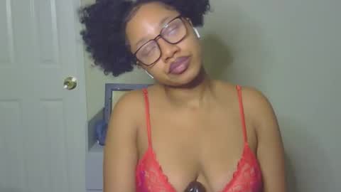 Snapshot of goddessdaisysky chatting on 19, 10, 2025 Goddess Daisy Sky online show from 19, 10, 2025