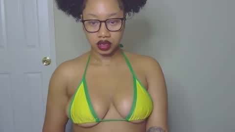 Snapshot of goddessdaisysky chatting on 25, 10, 2025 Goddess Daisy Sky online show from 25, 10, 2025