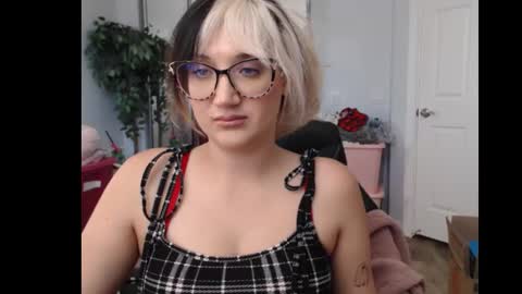 Snapshot of goddessemmy chatting on 3, 11, 2025 Goddess Emmy online show from 3, 11, 2025