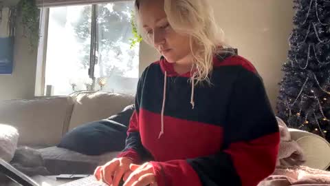 Snapshot of goddessmayvn chatting on 19, 12, 2024 GoddessMayvn online show from 19, 12, 2024