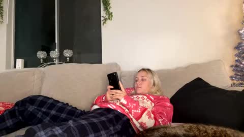 Snapshot of goddessmayvn chatting on 26, 12, 2024 GoddessMayvn online show from 26, 12, 2024