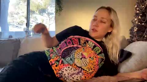 Snapshot of goddessmayvn chatting on 8, 1, 2025 GoddessMayvn online show from 8, 1, 2025