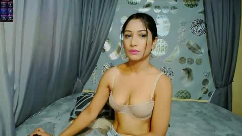 Layla Salvardor online show from 9, 3, 2025