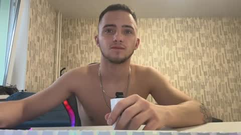 Snapshot of golden_boyyy21 chatting on 1, 2, 2025 Golden boyyy21 online show from 1, 2, 2025