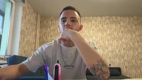 Snapshot of golden_boyyy21 chatting on 4, 2, 2025 Golden boyyy21 online show from 4, 2, 2025