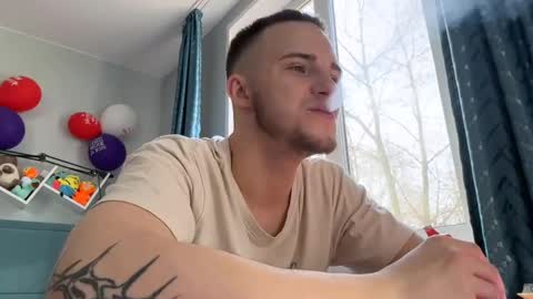 Snapshot of golden_boyyy21 chatting on 8, 3, 2025 Golden boyyy21 online show from 8, 3, 2025