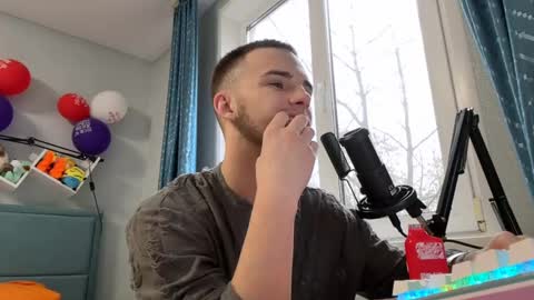 Snapshot of golden_boyyy21 chatting on 12, 3, 2025 Golden boyyy21 online show from 12, 3, 2025