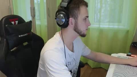 Snapshot of golden_boyyy21 chatting on 4, 12, 2025 Golden boyyy21 online show from 4, 12, 2025