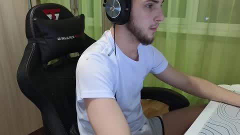 Snapshot of golden_boyyy21 chatting on 13, 12, 2025 Golden boyyy21 online show from 13, 12, 2025