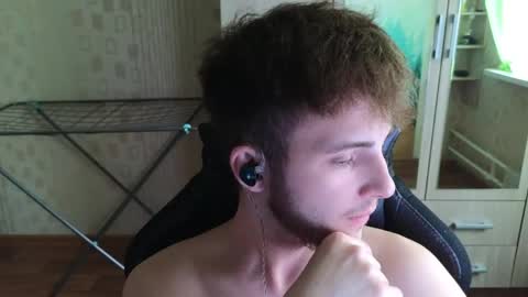 Snapshot of golden_boyyy21 chatting on 16, 4, 2026 Golden boyyy21 online show from 16, 4, 2026