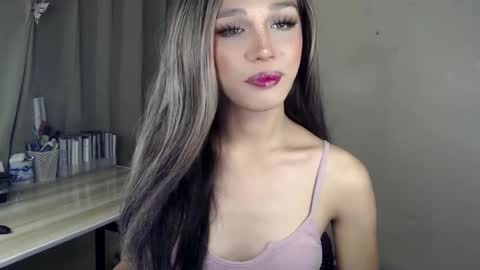 Snapshot of goldenlily69 chatting on 2, 11, 2025 Lily is Gold online show from 2, 11, 2025