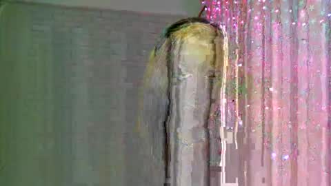 Snapshot of goldenworld_bi_car chatting on 20, 11, 2025 Christie online show from 20, 11, 2025