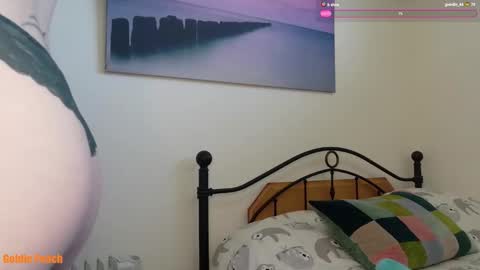 Snapshot of goldie_peach chatting on 24, 9, 2025 Goldie online show from 24, 9, 2025