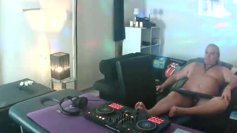 goldyguy011 online show from 10, 9, 2025