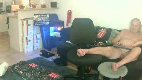 Snapshot of goldyguy011 chatting on 6, 7, 2026 goldyguy011 online show from 6, 7, 2026