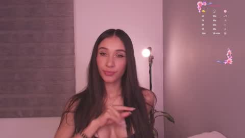 Snapshot of gorgeous_brunette chatting on 17, 5, 2026 Rose online show from 17, 5, 2026