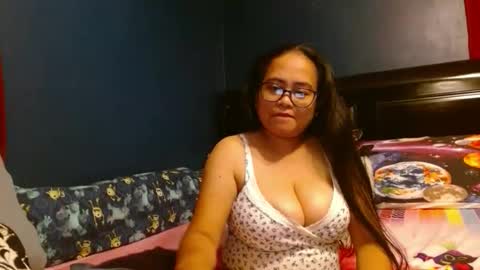 Snapshot of gorgeouslyn09 chatting on 15, 10, 2025 gorgeouslyn09 online show from 15, 10, 2025
