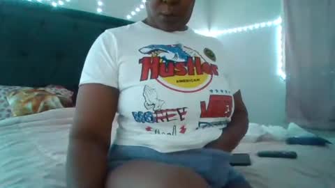 Snapshot of gotcake713 chatting on 28, 9, 2025 Sue Goddess online show from 28, 9, 2025