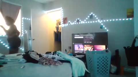 Snapshot of gotcake713 chatting on 5, 10, 2025 Sue Goddess online show from 5, 10, 2025