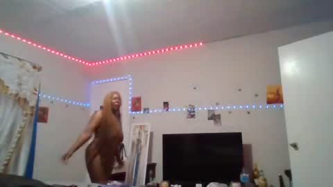 Snapshot of gotcake713 chatting on 21, 10, 2025 Sue Goddess online show from 21, 10, 2025