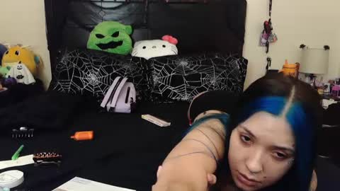 Snapshot of gothbaby305 chatting on 17, 10, 2025 gothbaby305 online show from 17, 10, 2025