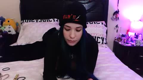 Snapshot of gothbaby305 chatting on 12, 11, 2025 gothbaby305 online show from 12, 11, 2025