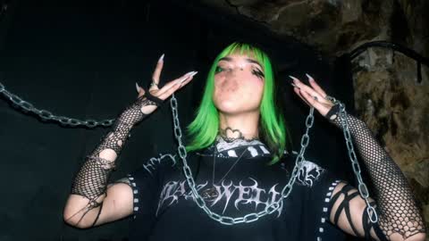 Snapshot of gothicute chatting on 8, 12, 2024 online show from 8, 12, 2024