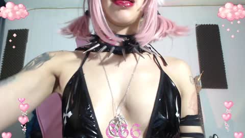 Snapshot of gothicute chatting on 5, 1, 2025 online show from 5, 1, 2025