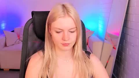 Snapshot of graceglamour chatting on 4, 11, 2025 Grace Glamour online show from 4, 11, 2025