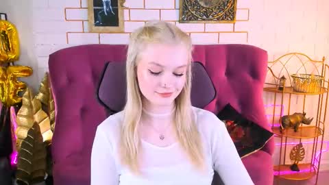 Snapshot of graceglamour chatting on 19, 11, 2025 Grace Glamour online show from 19, 11, 2025