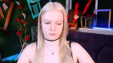 Snapshot of graceglamour chatting on 21, 11, 2025 Grace Glamour online show from 21, 11, 2025