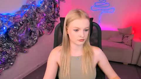 Snapshot of graceglamour chatting on 14, 12, 2025 Grace Glamour online show from 14, 12, 2025