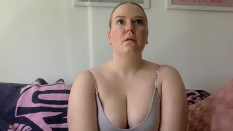 Snapshot of graceloves69 chatting on 22, 4, 2026 Grace Loves online show from 22, 4, 2026