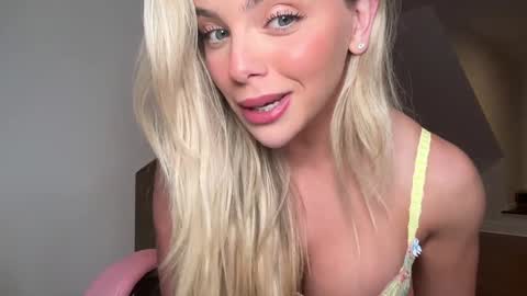 Snapshot of gracieparker chatting on 12, 10, 2025 Gracie online show from 12, 10, 2025