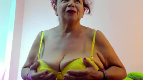 Snapshot of grandmother_milf chatting on 9, 1, 2025 Mi Name is violeta online show from 9, 1, 2025