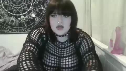 Snapshot of grave4ngelz chatting on 15, 12, 2025 Grave4ngelz online show from 15, 12, 2025