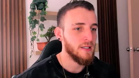 Snapshot of greeneyes_col chatting on 28, 11, 2025 Juan online show from 28, 11, 2025