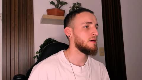 Snapshot of greeneyes_col chatting on 14, 12, 2025 Juan online show from 14, 12, 2025