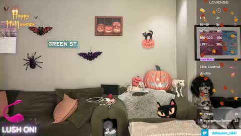 Snapshot of greenxxxqueen chatting on 27, 9, 2025 SexQueen Nikki online show from 27, 9, 2025