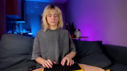 Greg-independent model online show from 27, 12, 2024