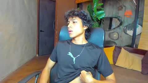 Snapshot of griffindaxz18 chatting on 3, 12, 2025 griffindaxz18 online show from 3, 12, 2025