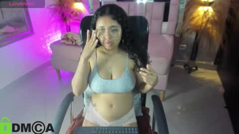 Snapshot of griselle_rousse chatting on 12, 11, 2025 online show from 12, 11, 2025