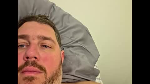 Snapshot of grizzly_uncut chatting on 26, 11, 2025 grizzly_uncut online show from 26, 11, 2025