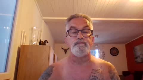 Snapshot of grybear60 chatting on 21, 6, 2026 Grybear online show from 21, 6, 2026