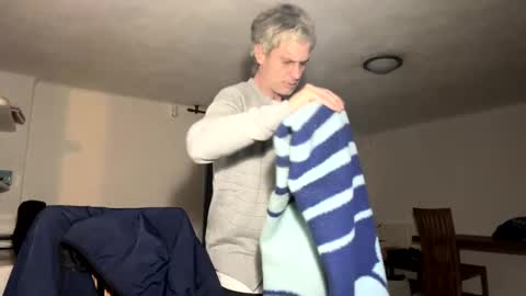 guardiannif_ online show from 6, 2, 2025