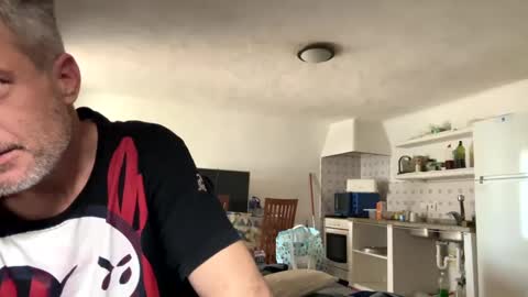 guardiannif_ online show from 6, 3, 2025