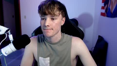 Snapshot of gucciboi4 chatting on 2, 3, 2025 gucciboi4 online show from 2, 3, 2025