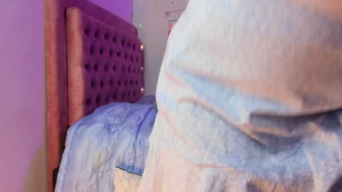 Hello Im Julieta Im 25 years old welcome to my room have fun and be happy. online show from 1, 2, 2025